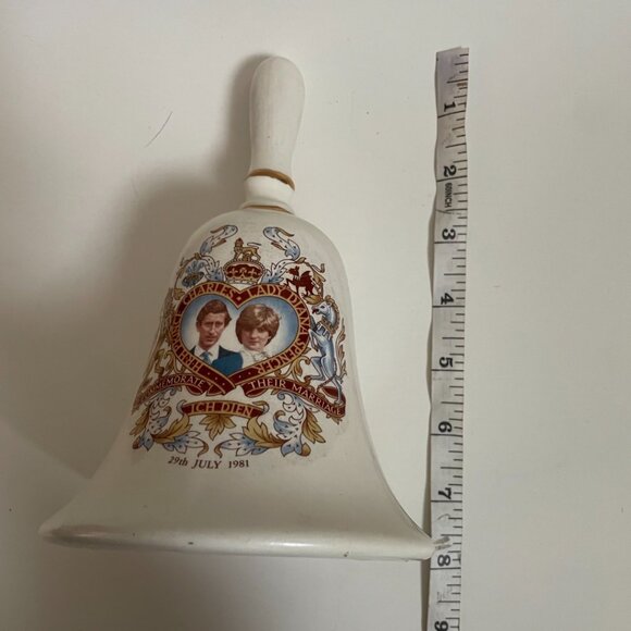 1981 Royal Wedding Commemorative Bell - Picture 8 of 9